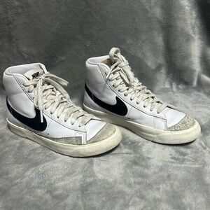 Nike womens Blazer Mid 77
